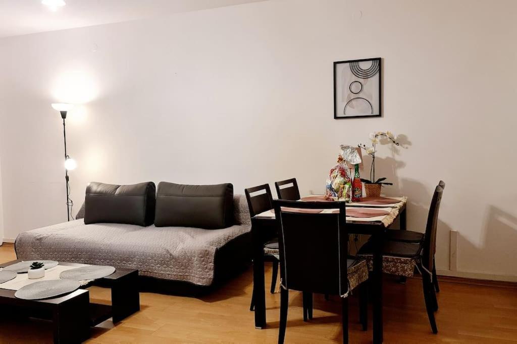 Przestronny Pokoj W Mieszkaniu Na Filipa Cracóvia Exterior foto