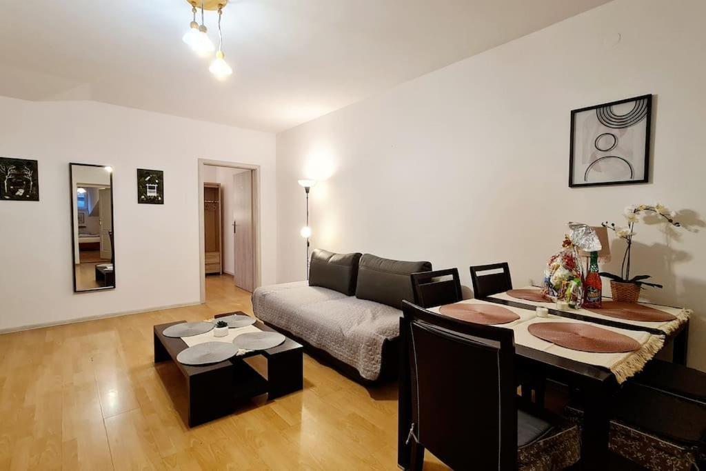 Przestronny Pokoj W Mieszkaniu Na Filipa Cracóvia Exterior foto